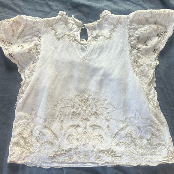 ANTHROPOLOGIE capped sleeve blouse cream w/ camel trim eyelet fabric. So cute! - Picture 3 of 8